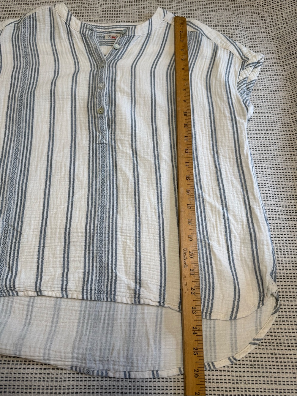 Faherty Woman’s Organic Cotton Gauze Desmond Striped Top - Picture 4 of 6